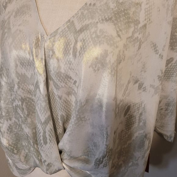 Jennifer Lopez Snake Print Drapey Twist Hem Top XS - Picture 2 of 8